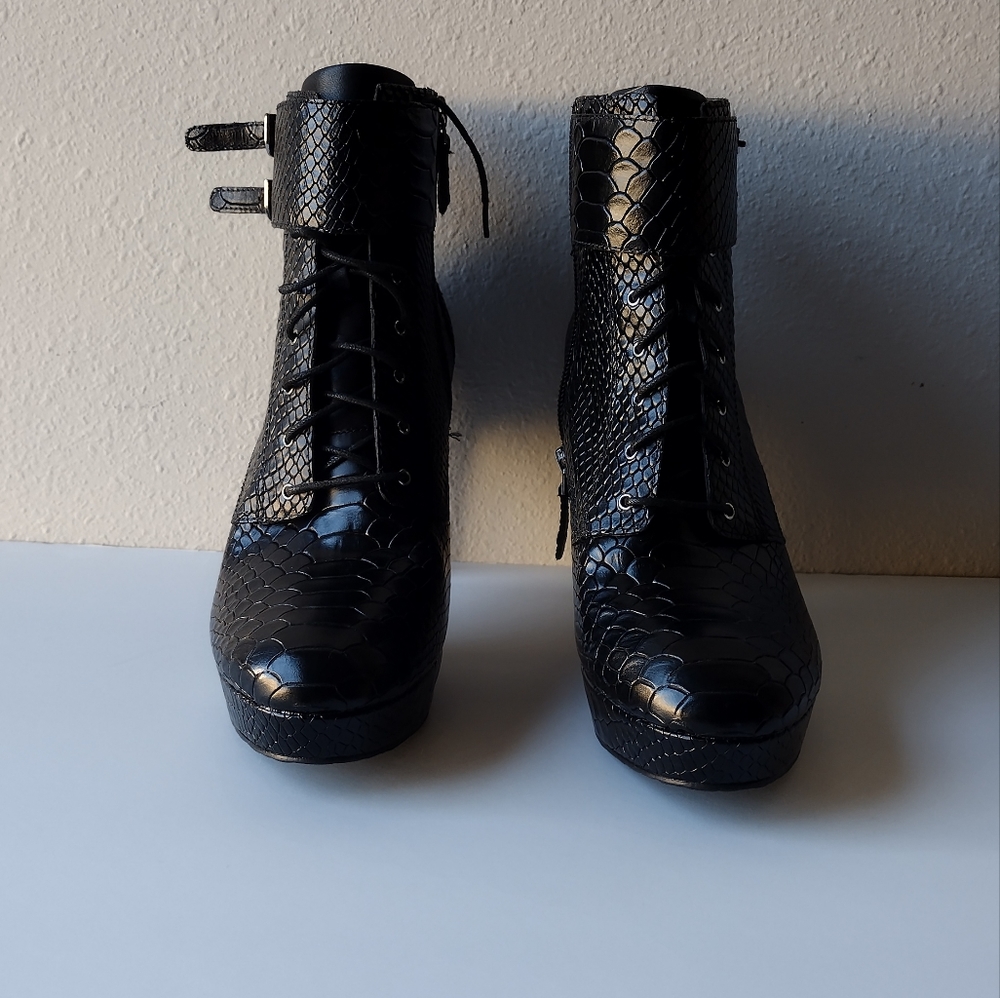Women's Rockport Black Platform Snakeskin Heeled Boots - Size 9